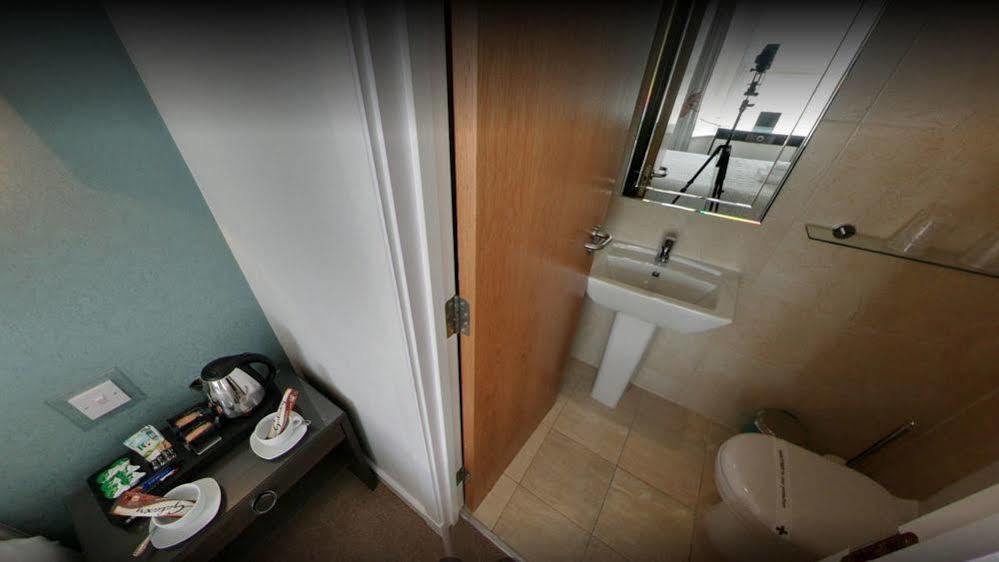 Mccafferty'S Guesthouse Илфорд Экстерьер фото