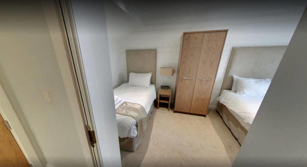Mccafferty'S Guesthouse Илфорд Экстерьер фото